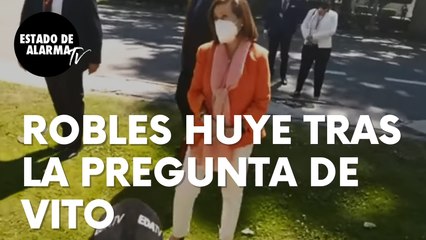 La ministra de Defensa Margarita Robles sale huyendo tras la pregunta de Vito Quiles