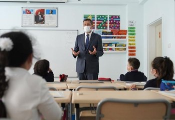 Son dakika haberi! Milli Eğitim Bakanı Selçuk, yüz yüze eğitimin ilk gününde çocuklarla buluştu