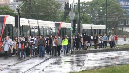 TRAMVAY YOLUNDA KAZA SEFERLER AKSADI, YOLCULAR YÜRÜDÜ