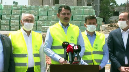 İZMİR - Bakan Kurum: 'Vatandaşlarımızı sağlam konutlara yerleştirmek amacıyla çalışmalarımızı gece gündüz sürdürdük'