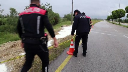 BOLU - Yol kenarına dökülen beyaz toz maddeye inceleme