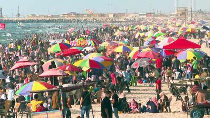 Gaza beaches packed as Israel-Hamas ceasefire holds