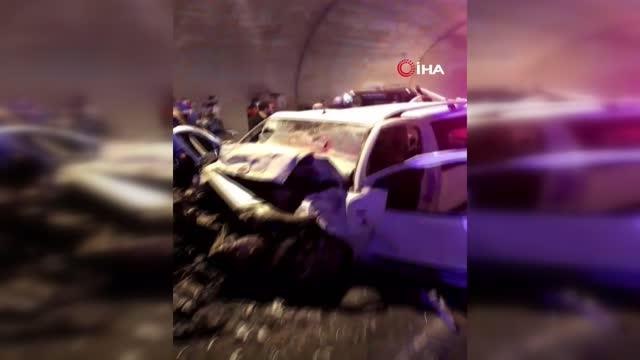 Cinayet gibi kaza...Tünel içinde otomobiller kafa kafaya çarpıştı: 2 ölü, 2 yaralı