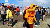 Polairud dan Warga Bantu Basarnas Ternate Evakuasi Penumpang Kapal KM Karya Indah
