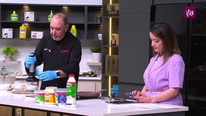 سلطة أضلاع خس الايسبرغ بتتبيله الجبنة الزرقاء