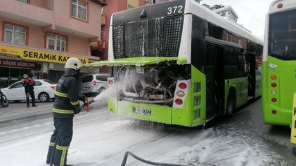 Son dakika haber... Seyir halindeki belediye otobüsünde korkutan yangın