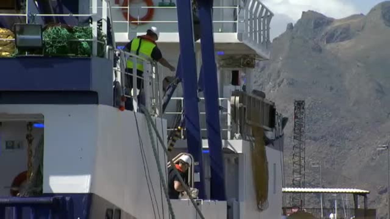 Llega a Tenerife el buque que rastreará el fond...