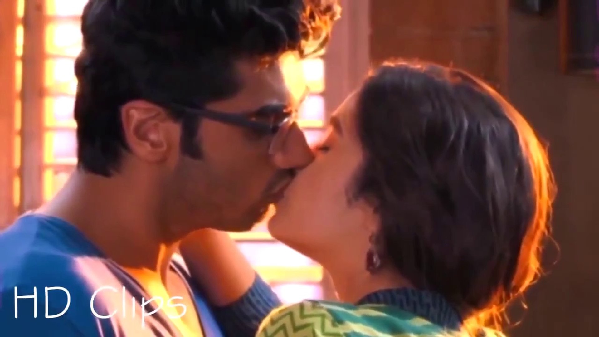 Bollywood actress hot kissing scene