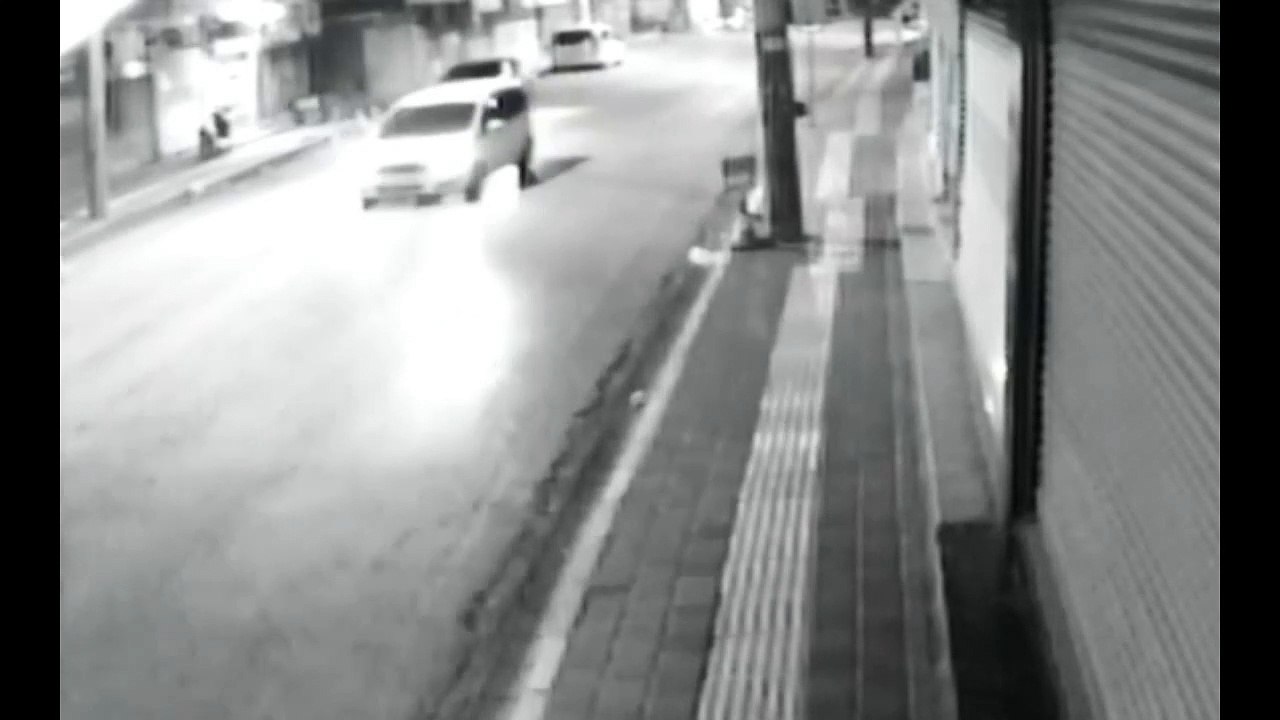 Nusaybin ilçe merkezinde motosiklet ile otomobil kazası