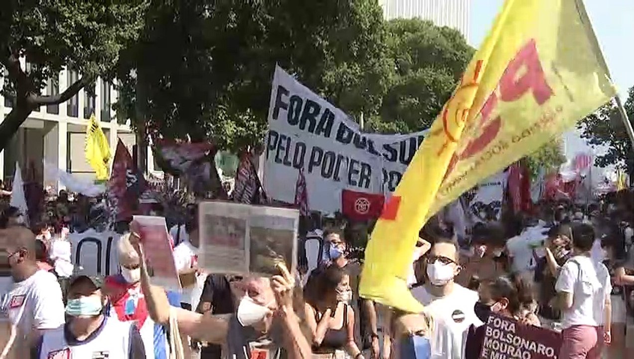 Milhares de brasileiros contestam na rua gestão de Bolsonaro