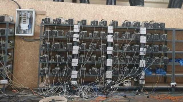 İngiltere'de kenevir baskınına giden polis ekipleri Bitcoin madeni buldu