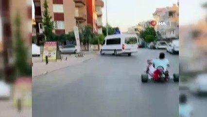Go-kart aracına bisiklet gidonu ve tekeri takıp trafiğe çıktı