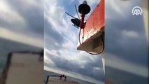 Gemideki mürettebat helikopterle kurtarıldı