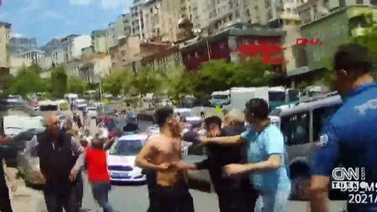 Kağıthane'de iki aile birbirine girdi, polis havaya ateş açtı