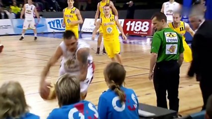 30 lucky people caught on camera!