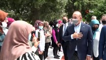 - Bakan Çavuşoğlu, Dr. Sadık Ahmet’in kabrini ziyaret etti- Çavuşoğlu: “Yurtdışında yaşayan hiçbir vatandaşımızı, soydaşımızı ve akraba topluluklarımızı yalnız bırakmıyoruz”