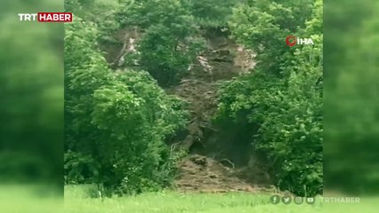 Amasya'da heyelan ağaçları yerinden söktü, o anlar kameraya yansıdı