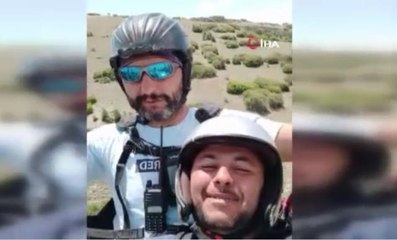Tarlasına paraşütçü inen çiftçi, paraşüte bindi yine gülmekten kırdı geçirdi
