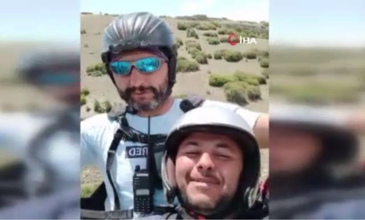 Tarlasına paraşütçü inen çiftçi, paraşüte bindi yine gülmekten kırdı geçirdi