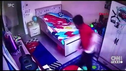 Üsküdar'da hırsızlık anı kamerada