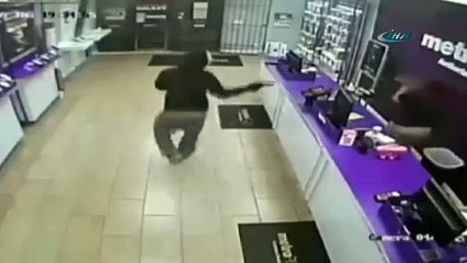 Maskeli soyguncu iş yerini soydu