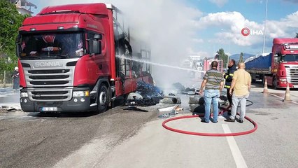 Osmancık'ta tekstil ürünü taşıyan tır yandı