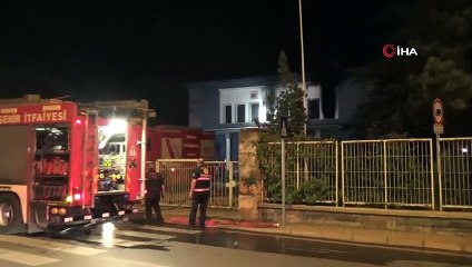 Eski müze binasında çıkan yangın hasara neden oldu