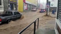Fuertes lluvias anegaron calles de Sololá y provocaron derrumbes