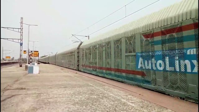 Green Hulk WAG9hc pulling AUTOLINX CAR carrier freight train \\ Indian Railway