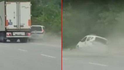 Samsun'da trafikte akılalmaz kavga! Tır sürücüsünün sıkıştırdığı araç bir anda yol kenarına savruldu