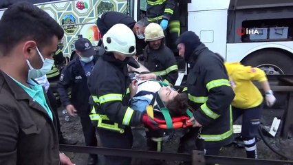 TEM’deki feci karışan araçların kaldırılması için ekiplerin mücadelesi sürüyor