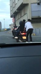 Gaziosmanpaşa'da patenli gençlerin tehlikeli yolculuğu kamerada