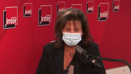 Anne Sinclair : "Je ne vais pas vous livrer les sentiments profonds que je ressentais. Quand on est sous un bombardement, on court, et après seulement on se retourne."