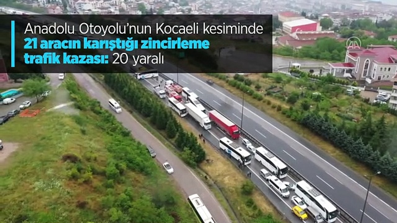Zincirleme trafik kazasında 20 kişi yaralandı