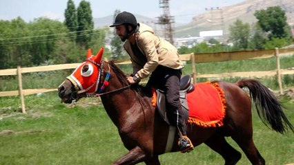 Van'da ata sporu biniciliğe ilgi arttı