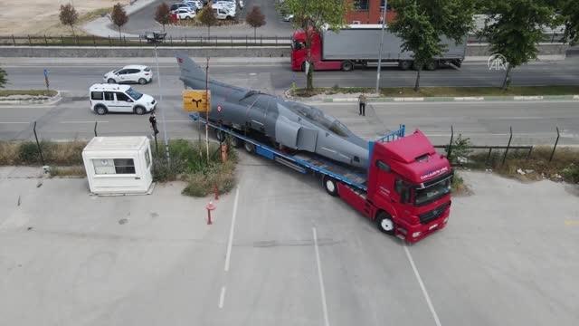 Gökmen Uzay Havacılık Eğitim Merkezi'ne konuşlandırılan F4 uçağı ziyaretçilerini bekliyor