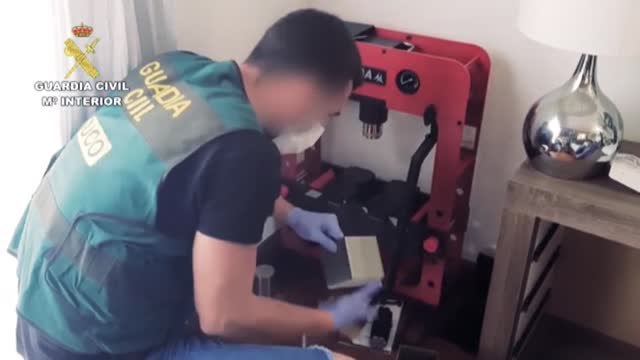 Desarticulada una red criminal que introducía estupefacientes en Canarias en vehículos con doble fondo