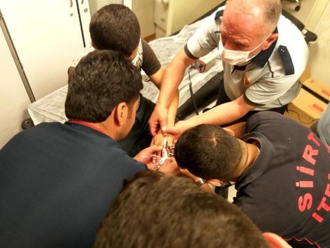 Parmağı somun anahtarına sıkışan çocuğun imdadına itfaiye ekipleri yetişti