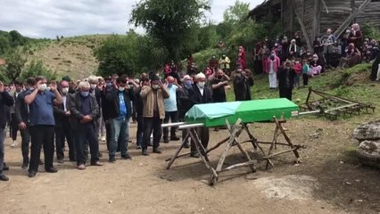 Son dakika haber... Tartıştığı eşi tarafından bıçaklanarak öldürülen kadın toprağa verildi