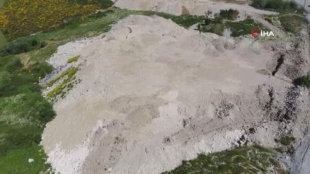 Son dakika haberleri: Arnavutköy'de kaçak hafriyat terörü devam ediyor...Dün zabıta memurlarını dövdüler, bugün döküme devam ettiler