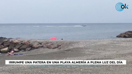 Irrumpe una patera en una playa Almería a plena luz del día