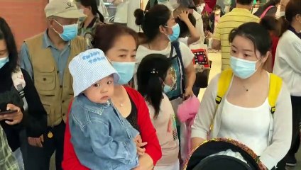 الصين ستسمح للعائلات بإنجاب ثلاثة أطفال آملة برفع معدل المواليد