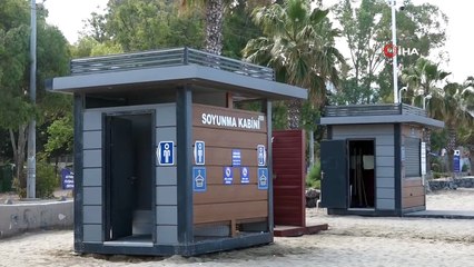 Turizm kenti Kuşadası'nda plajlar misafirlerini bekliyor