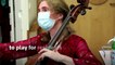 Cellist plays to ease end-of-life patients' pain