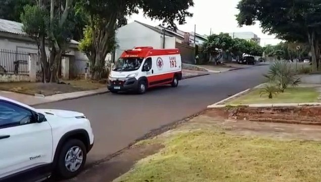 Idosa de 88 anos, que estava passando mal, é atendida pelo Samu, no Bairro Parque São Paulo