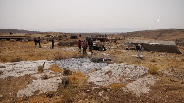 İsrail güçleri Batı Şeria'da Filistinlilere ait çadırları yıkarak bazı evlere yıkım tebligatı gönderdi