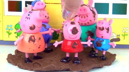 Giving Peppa Pig Family A Finger Paint Bath