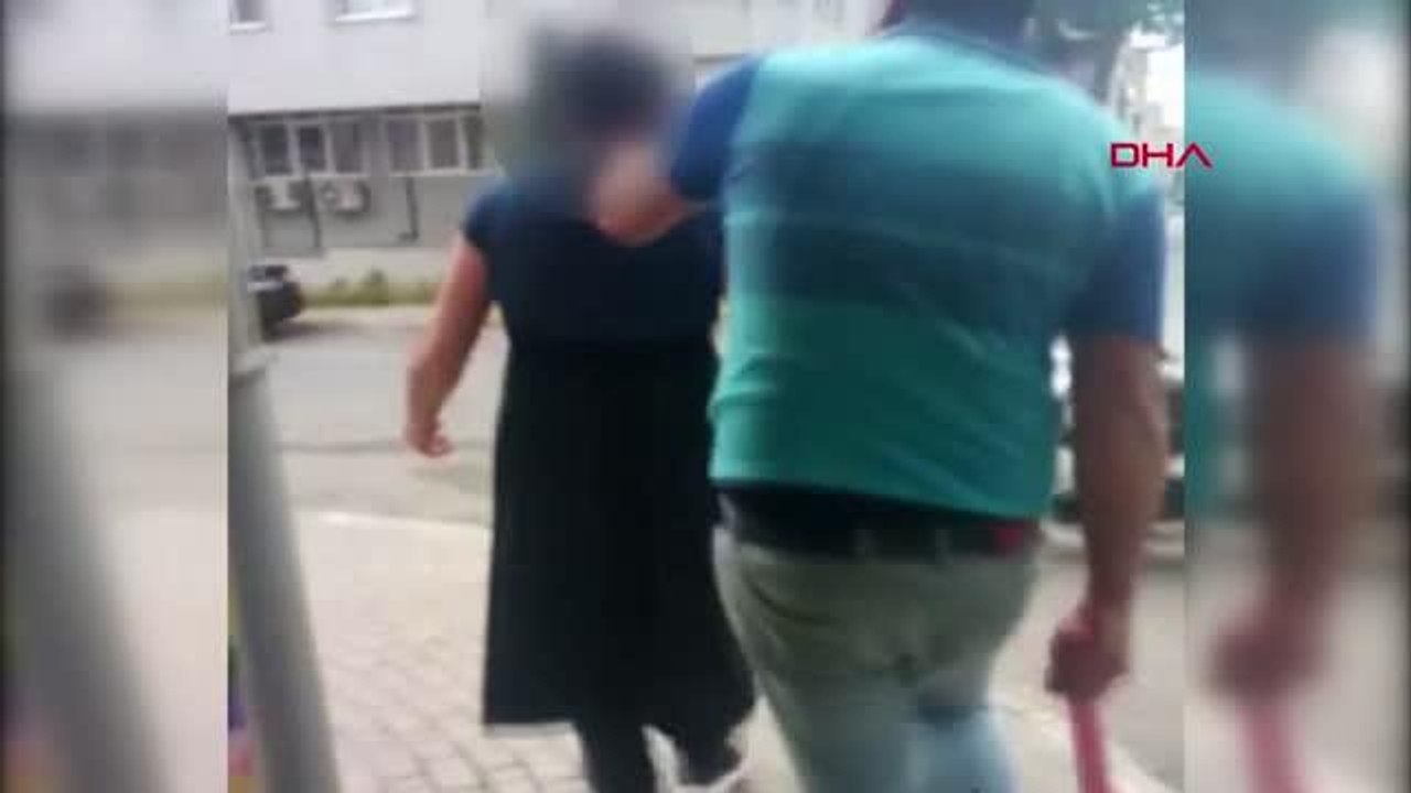 PENDİK'TE EŞİNİ TACİZ ETTİĞİNİ İDDİA ETTİĞİ KİŞİYİ SOKAKTA KADIN KIYAFETİYLE GEZDİRDİ; SOPAYLA DÖVDÜ