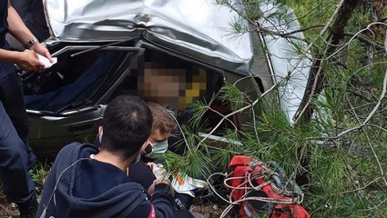 Virajı alamayan otomobil 80 metrelik uçurumdan yuvarlandı: 1 ölü