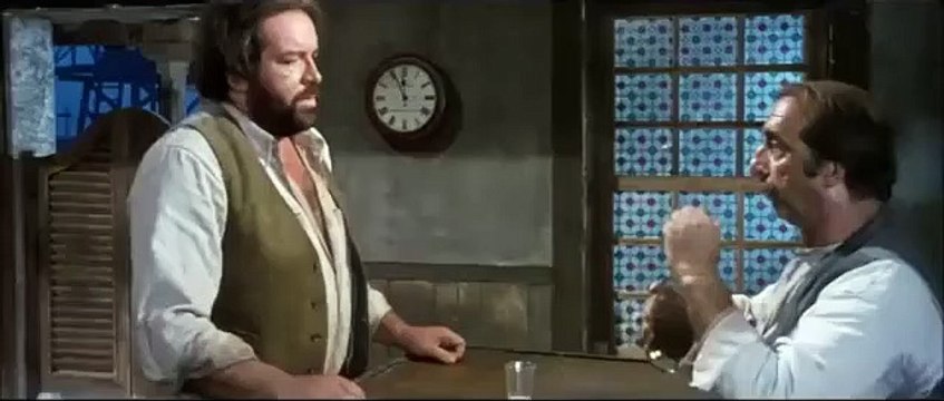 Bud Spencer e Terence Hill Trinità sposta l orologio nel saloon mentre aspetta Trinità